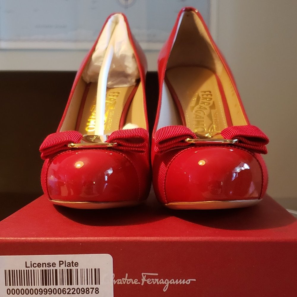 NWT Unworn Salvatore Ferragamo Lipstick Platform